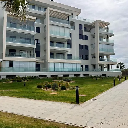 Residencial Camaleones - *